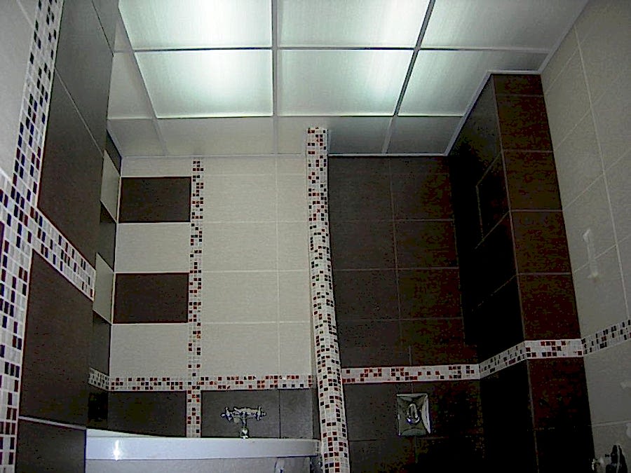 потолок в ванной комнате фото 17